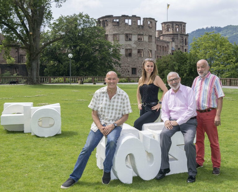 IZ präsentiert die Skulptur „The Helpless“ Schlossgarten Heidelberg