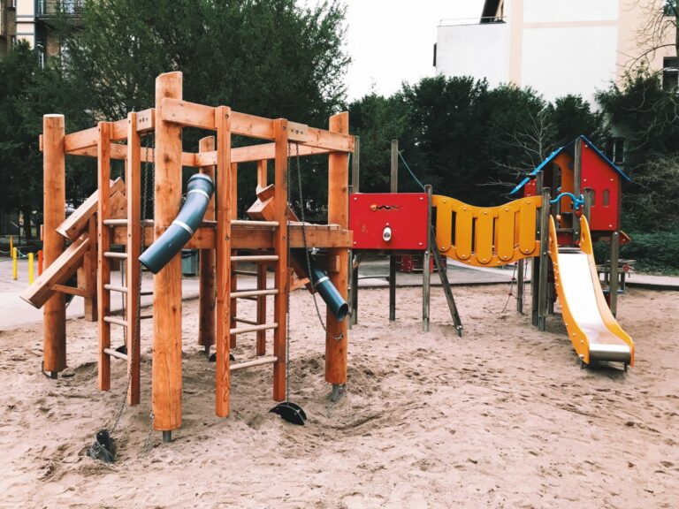 Spielplatzverbot abgeschafft: Jetzt auch den ganzen Sonntag spielen!