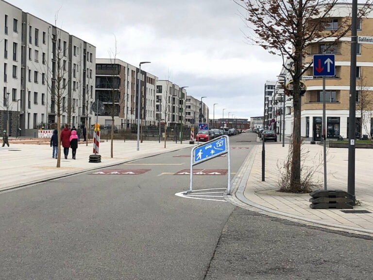 Grüne mahnen langbeschlossene Sperrung des Langen Anger an